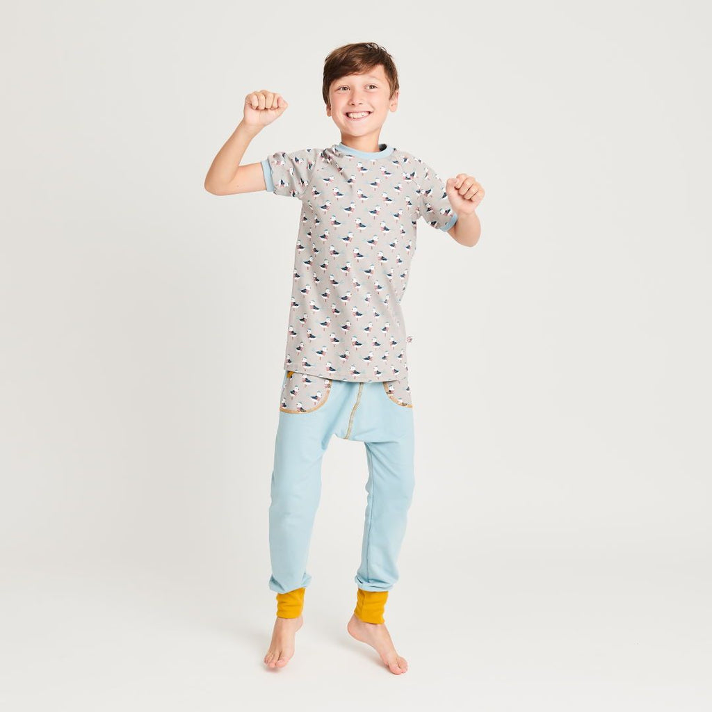 Boys Sweatpants "Summersweat Frost | Seagull Fiete" made from 95% organic cotton and 5% elasthane