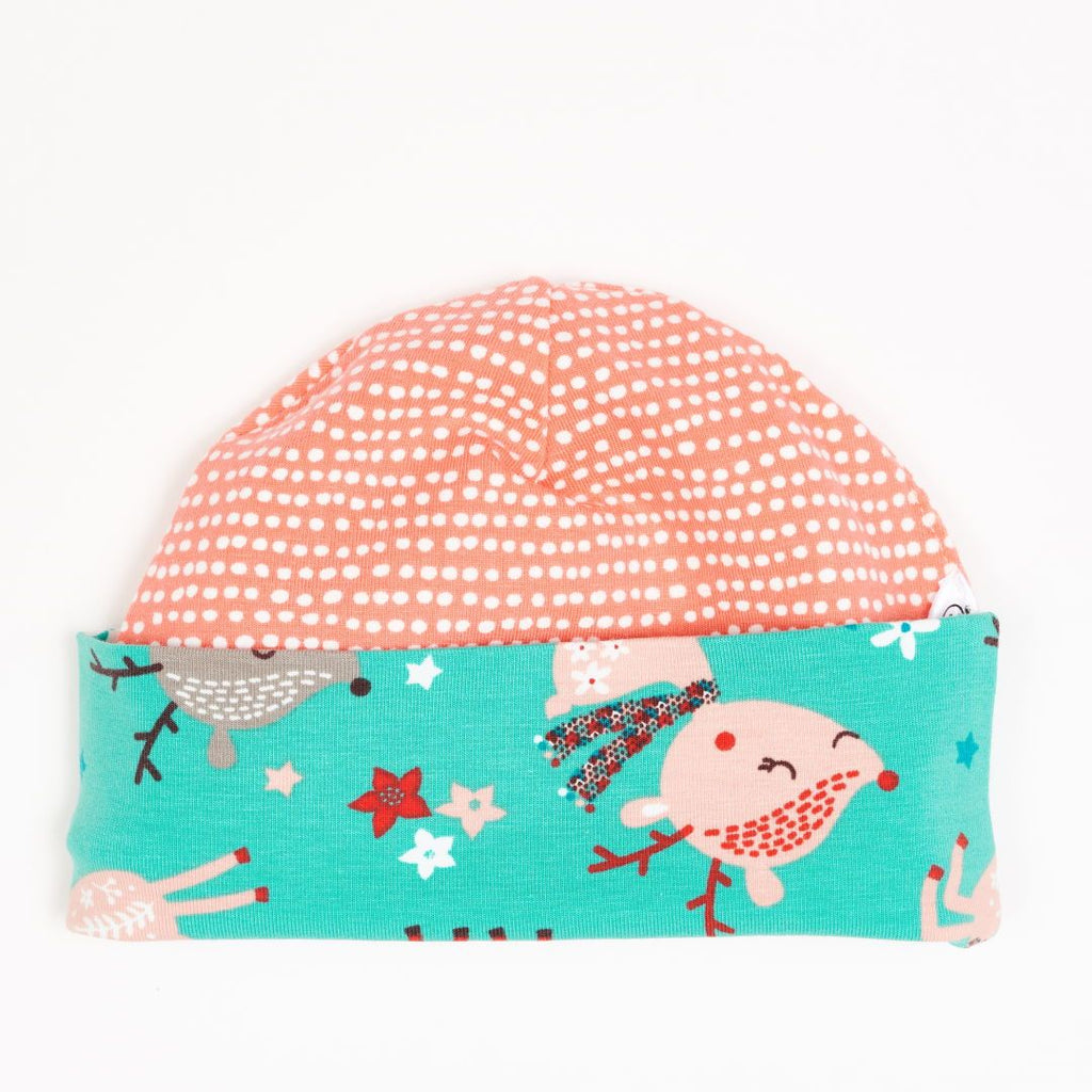 Lined baby hat "Winterreh/Dotted Lines Koralle"