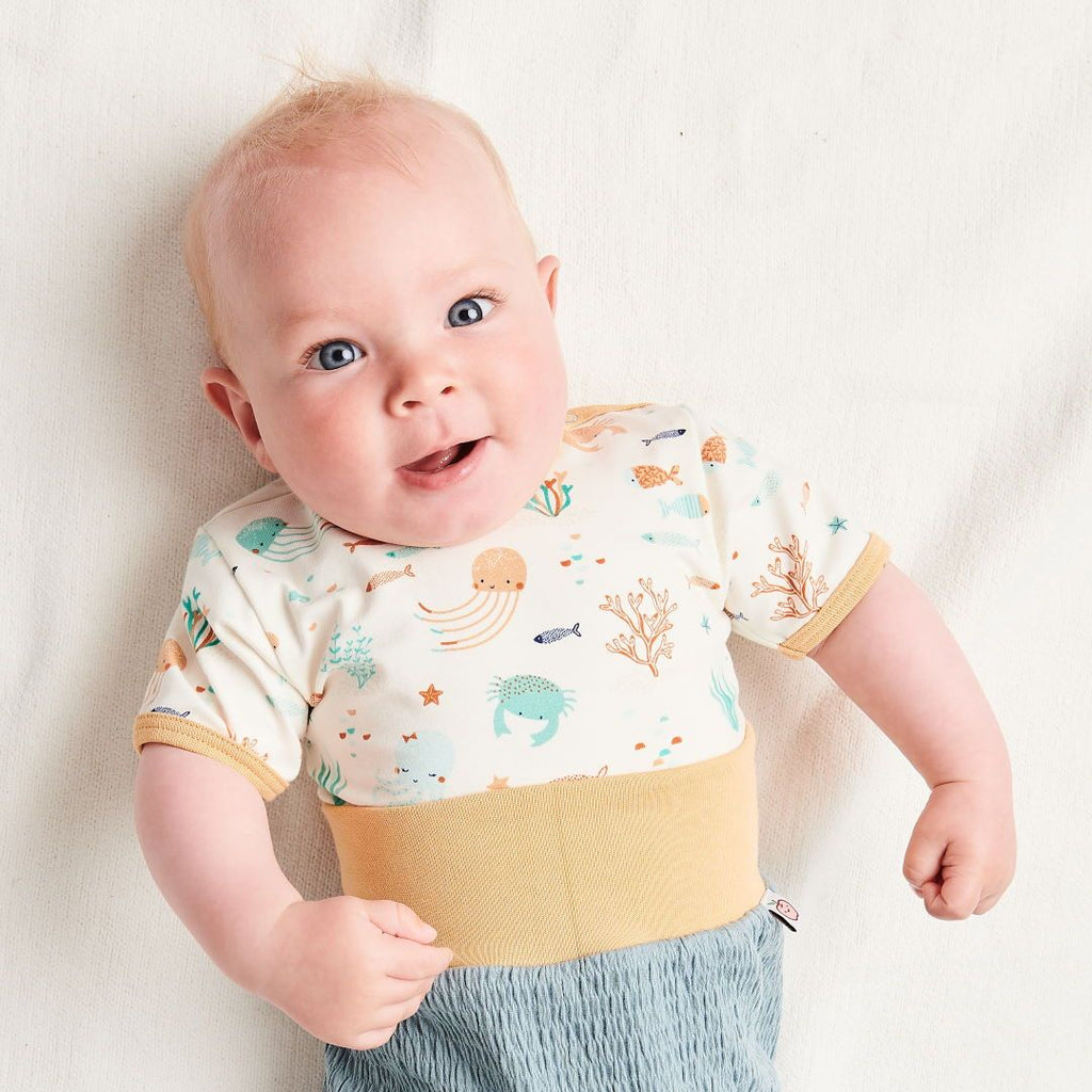 Organic shortsleeve baby body "Ocean Party" made from 95% organic cotton and 5% elastane