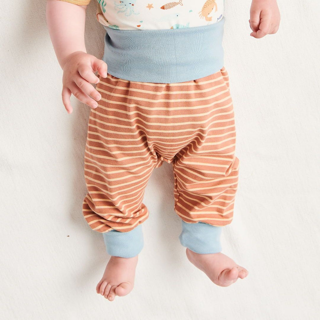 Organic rib pants "Stripes Caramel | Frost" made from 95% organic cotton and 5% elasthane